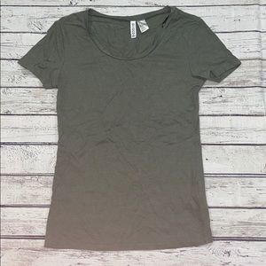 🌵3/$20• H&M Army Green Basic Comfy Tee Shirt